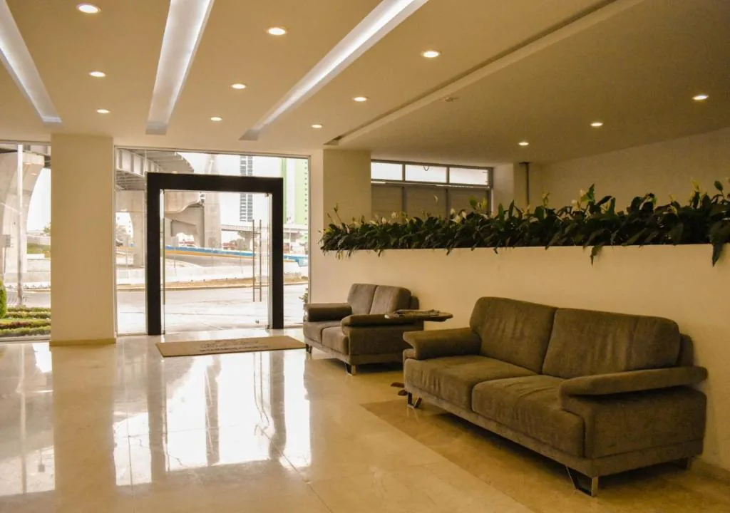 Hotel RRU Puebla lobby